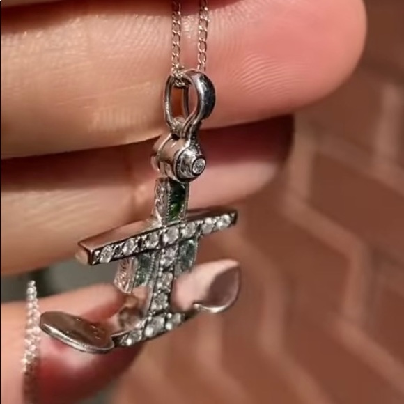 Very rare! Olle Lynggaard’s 18k Gold Diamond Anchor Cross - Picture 4 of 5